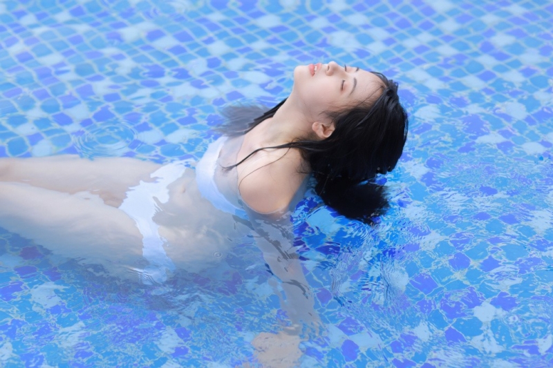 泳衣美女湿身诱惑中国人体艺术