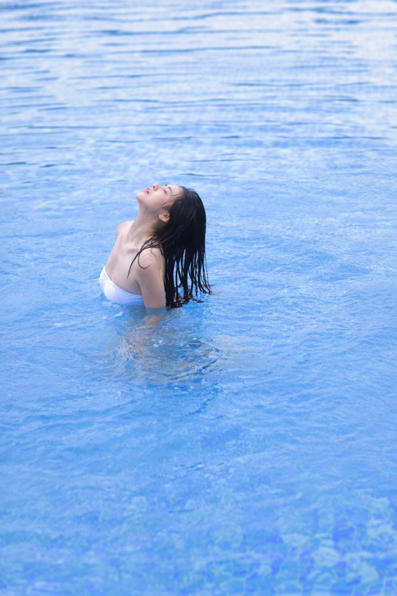 泳衣美女湿身诱惑中国人体艺术