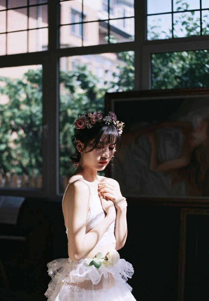 内衣美女酥胸诱惑人体艺术摄影