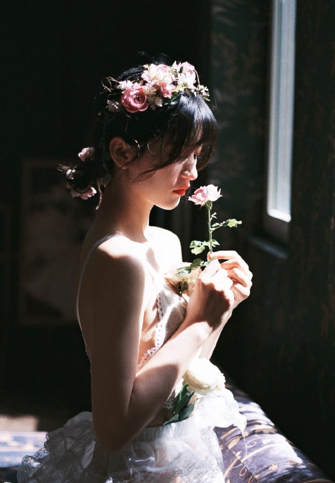 内衣美女酥胸诱惑人体艺术摄影