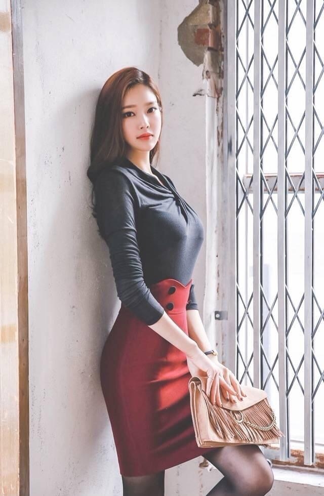 黑丝翘臀美女少妇高跟美腿写真