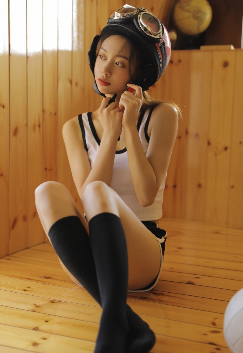 露脐装小姐姐超短裤大长腿美图