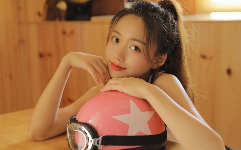 露脐装小姐姐超短裤大长腿美图