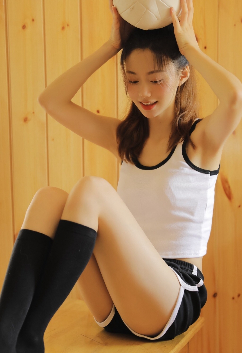 露脐装小姐姐超短裤大长腿美图