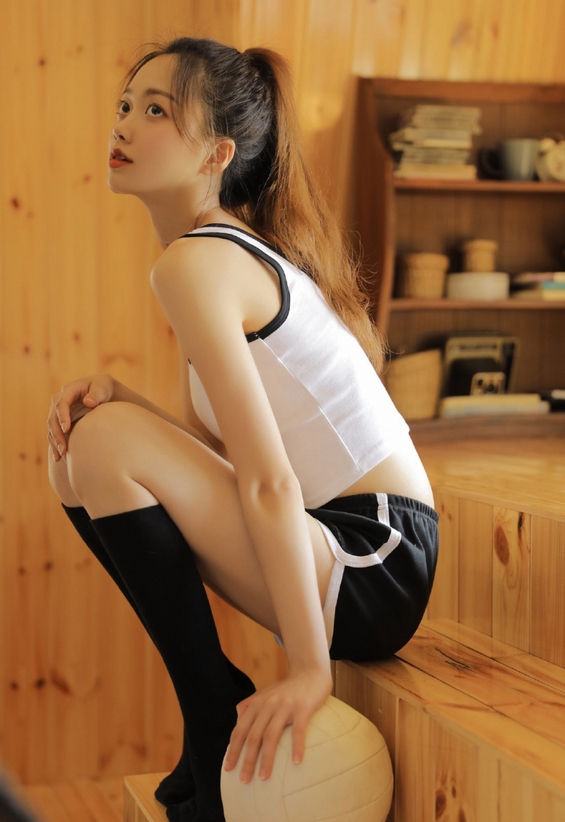 露脐装小姐姐超短裤大长腿美图