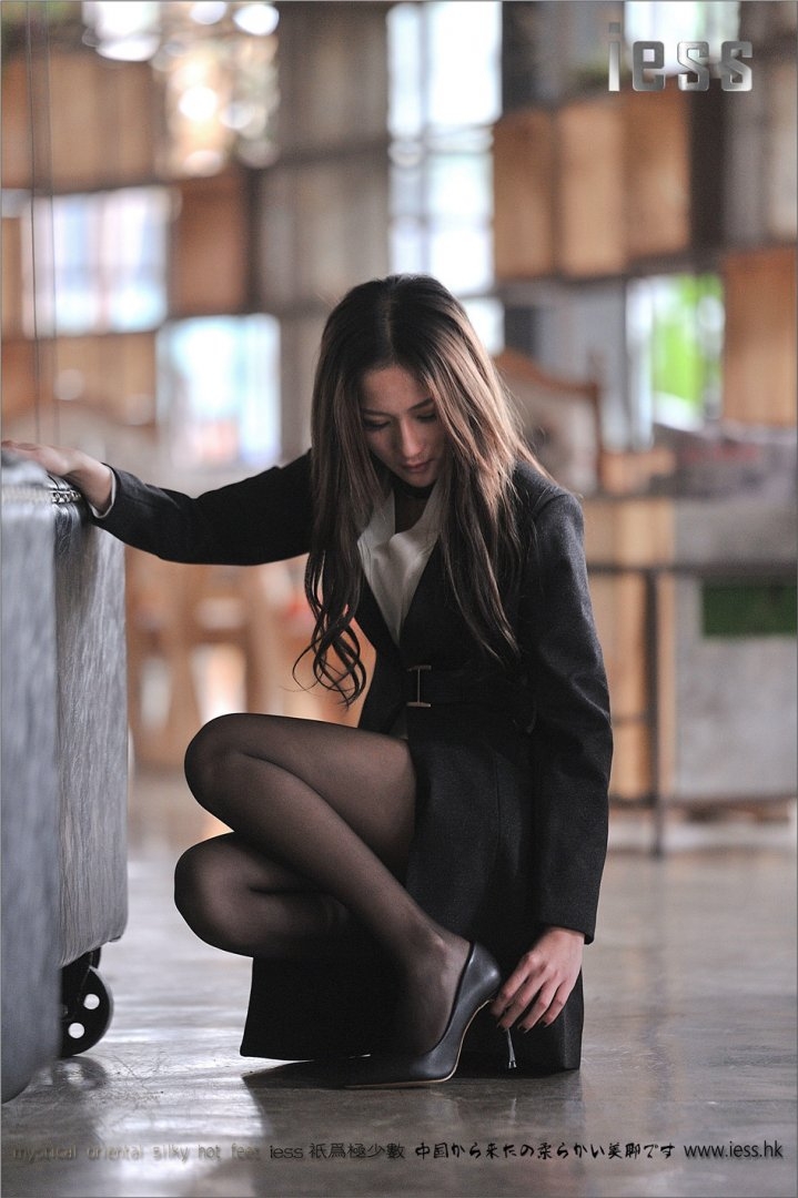 勾魂尤物黑丝美腿制服诱惑套图