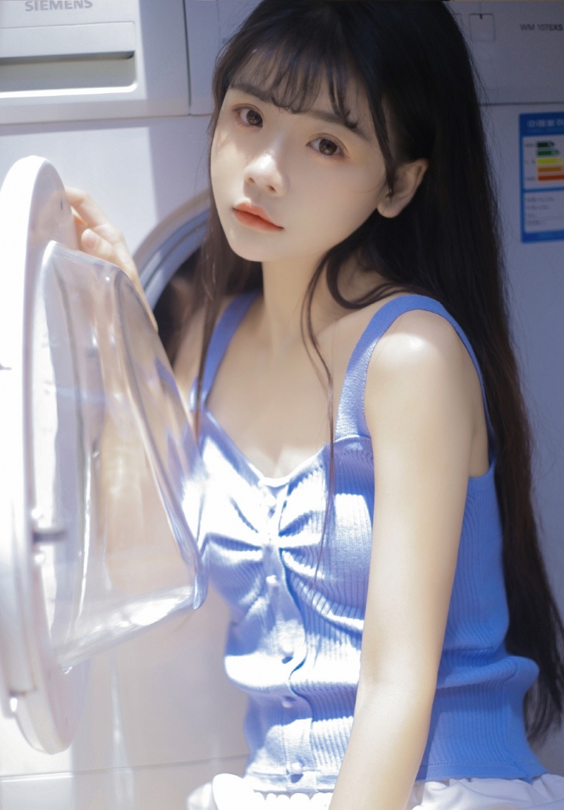 牛奶肌美少女白丝美腿床上写真