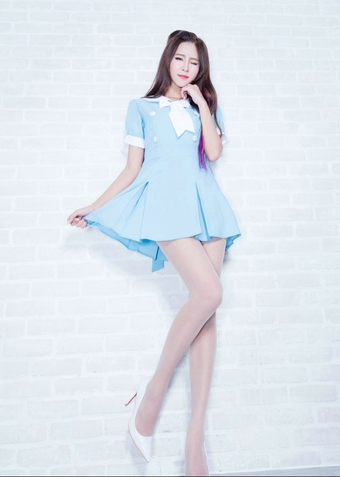 丝袜美女性感火辣高跟美腿套图