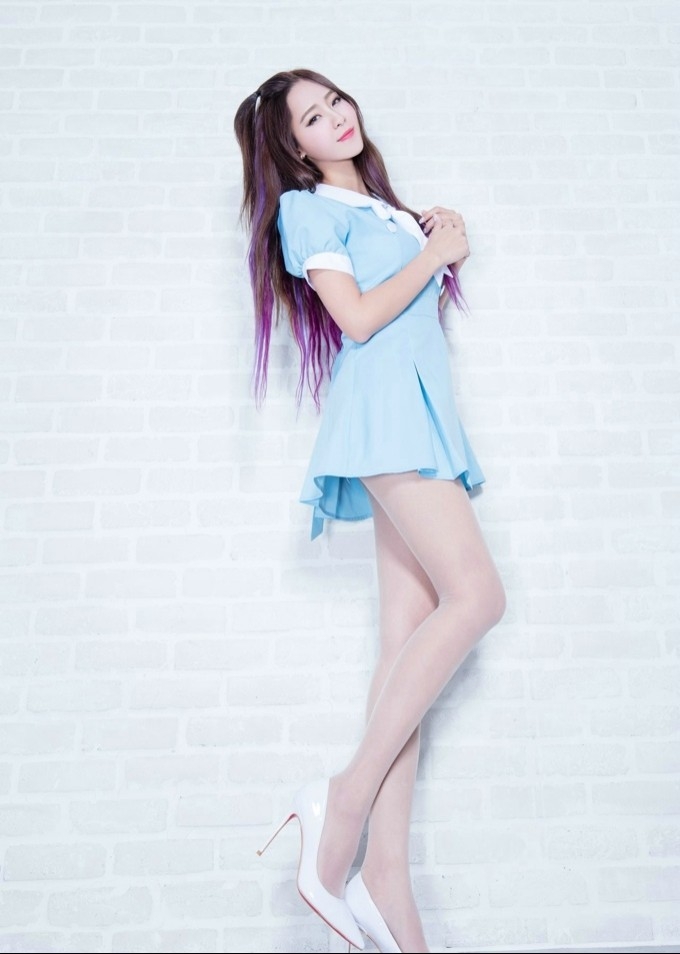 丝袜美女性感火辣高跟美腿套图