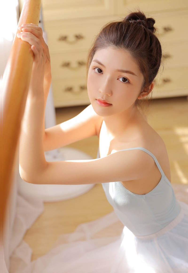 芭蕾舞小姐姐白丝美腿精选图片