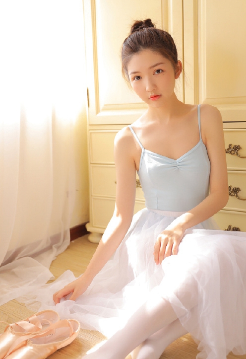 芭蕾舞小姐姐白丝美腿精选图片