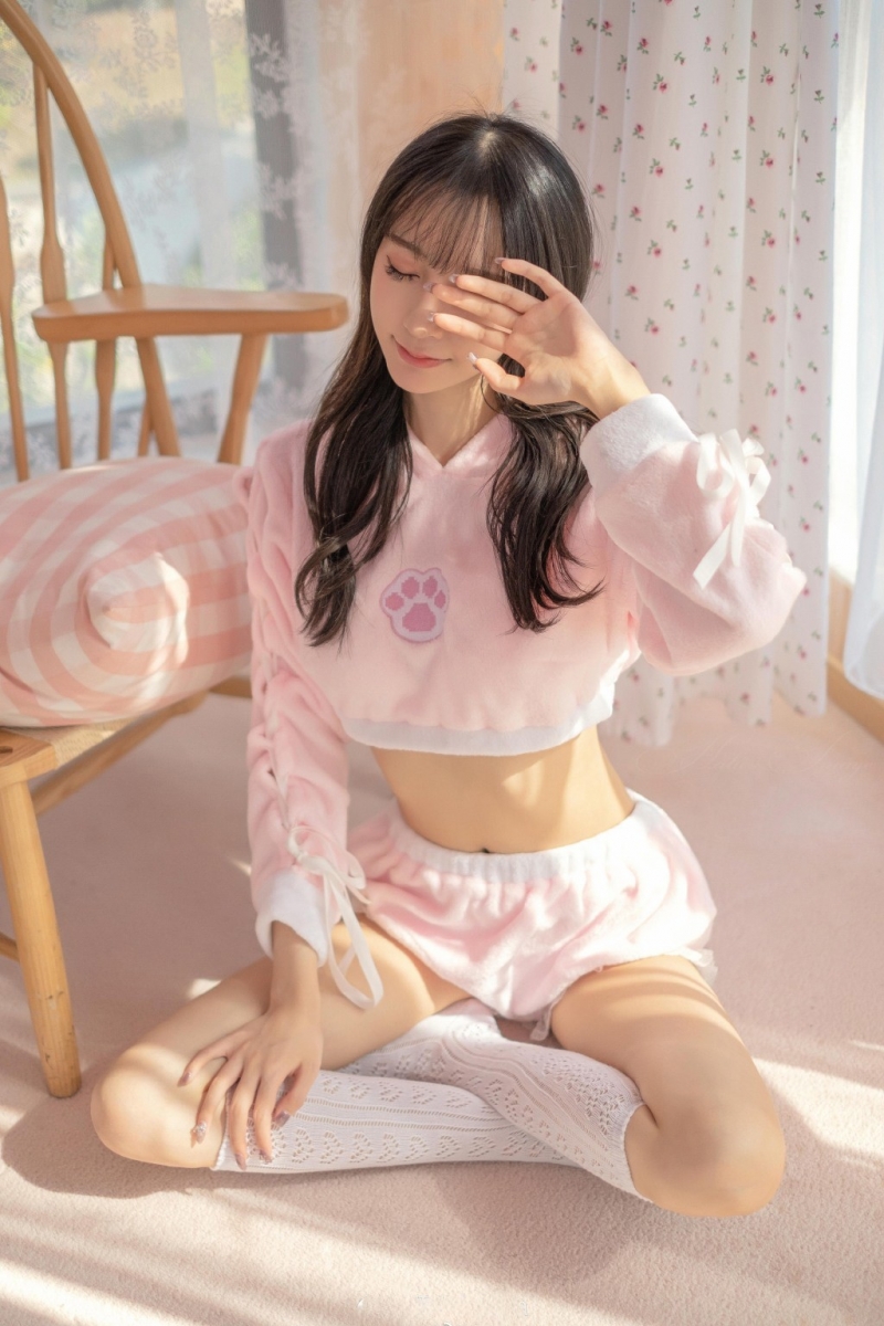 小蛮腰美女超短裤白丝美腿写真