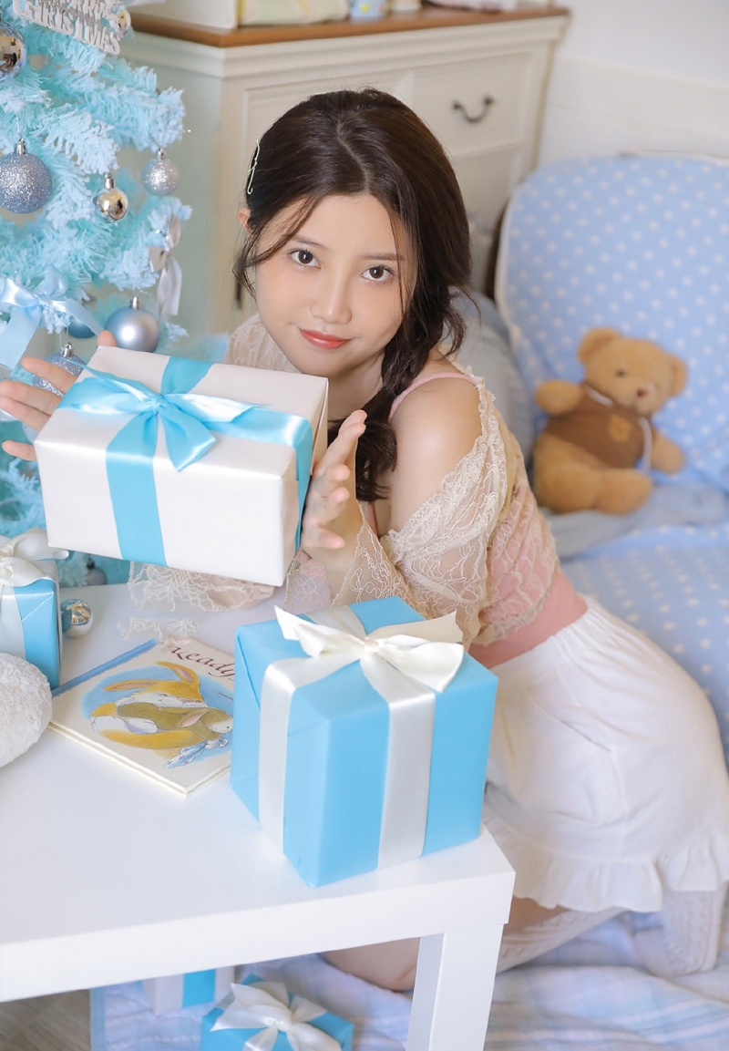 麻花辫小姐姐白丝美腿精选图片