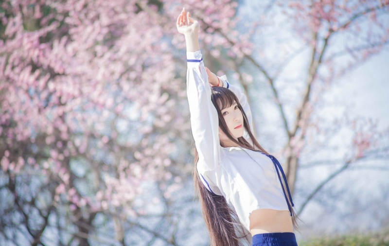 校园女神制服短裙黑丝美腿套图