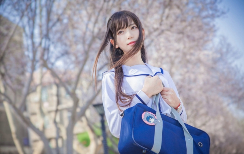 校园女神制服短裙黑丝美腿套图