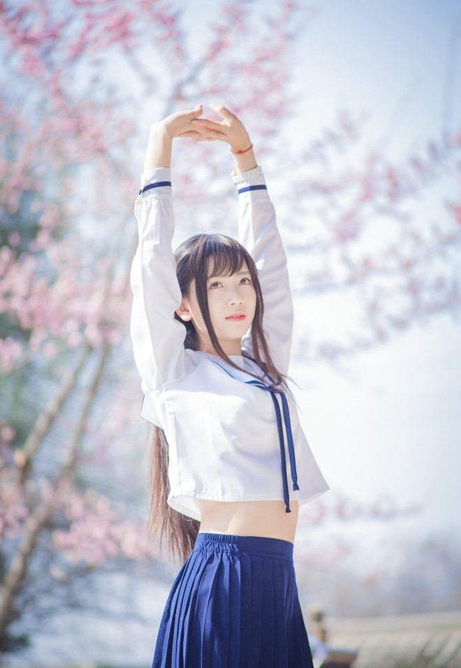 校园女神制服短裙黑丝美腿套图