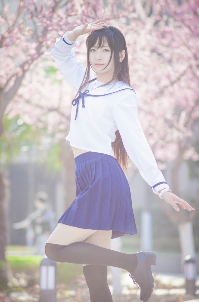 校园女神制服短裙黑丝美腿套图