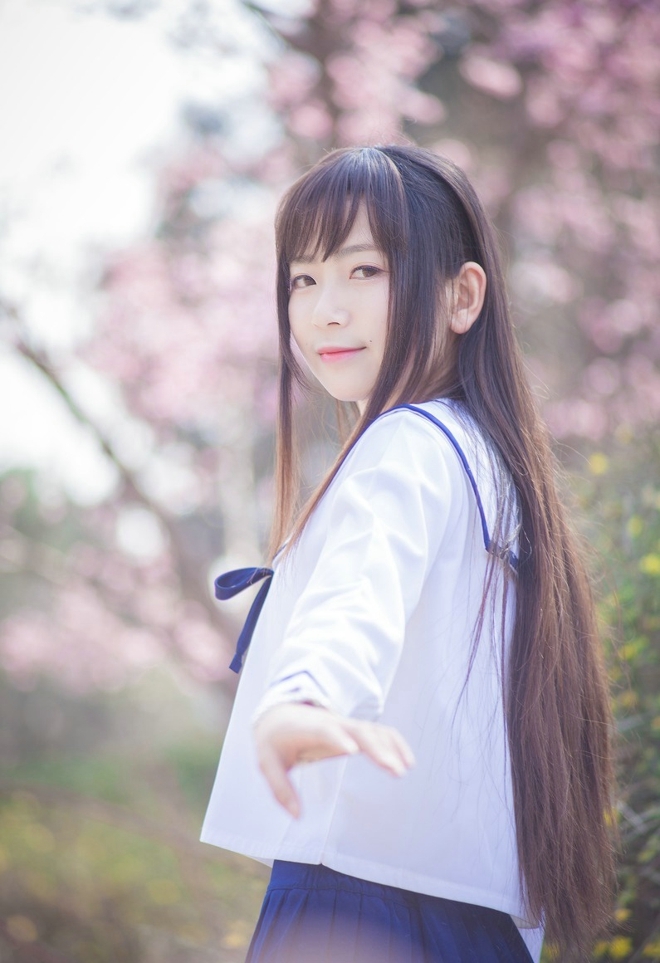 校园女神制服短裙黑丝美腿套图