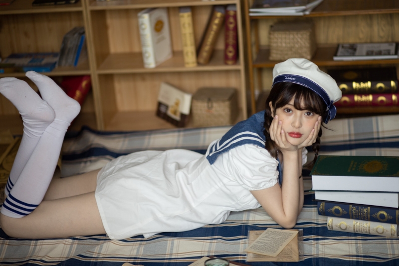 麻花辫美女学院风制服私房写真