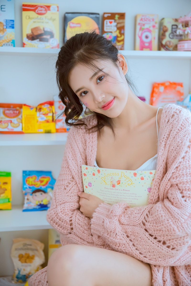 牛奶肌美少女白丝美腿写真套图