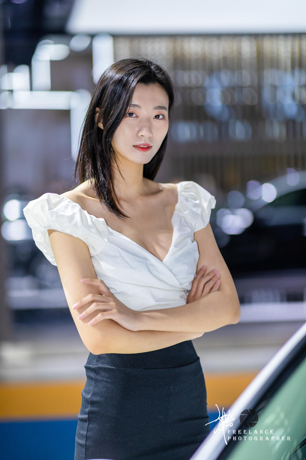 美女车模深v短裙性感火辣写真