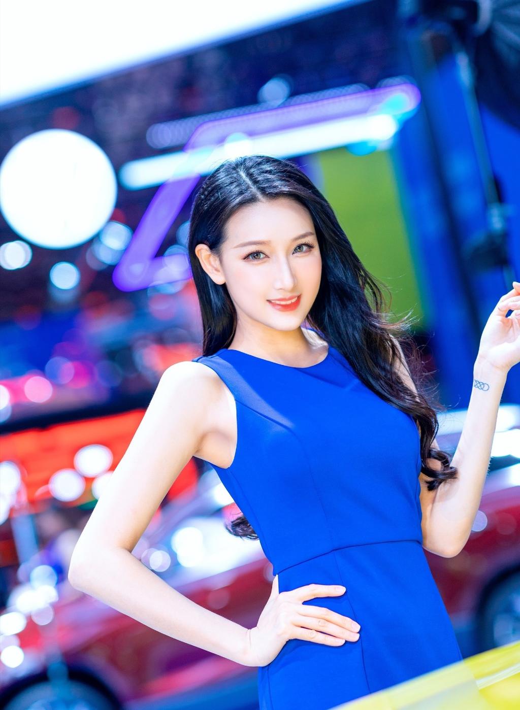 细腰美女车模高跟美腿私人照片