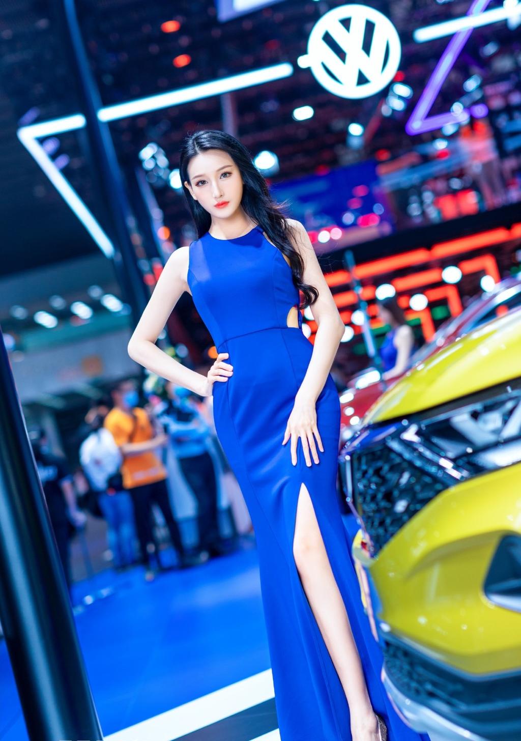 细腰美女车模高跟美腿私人照片