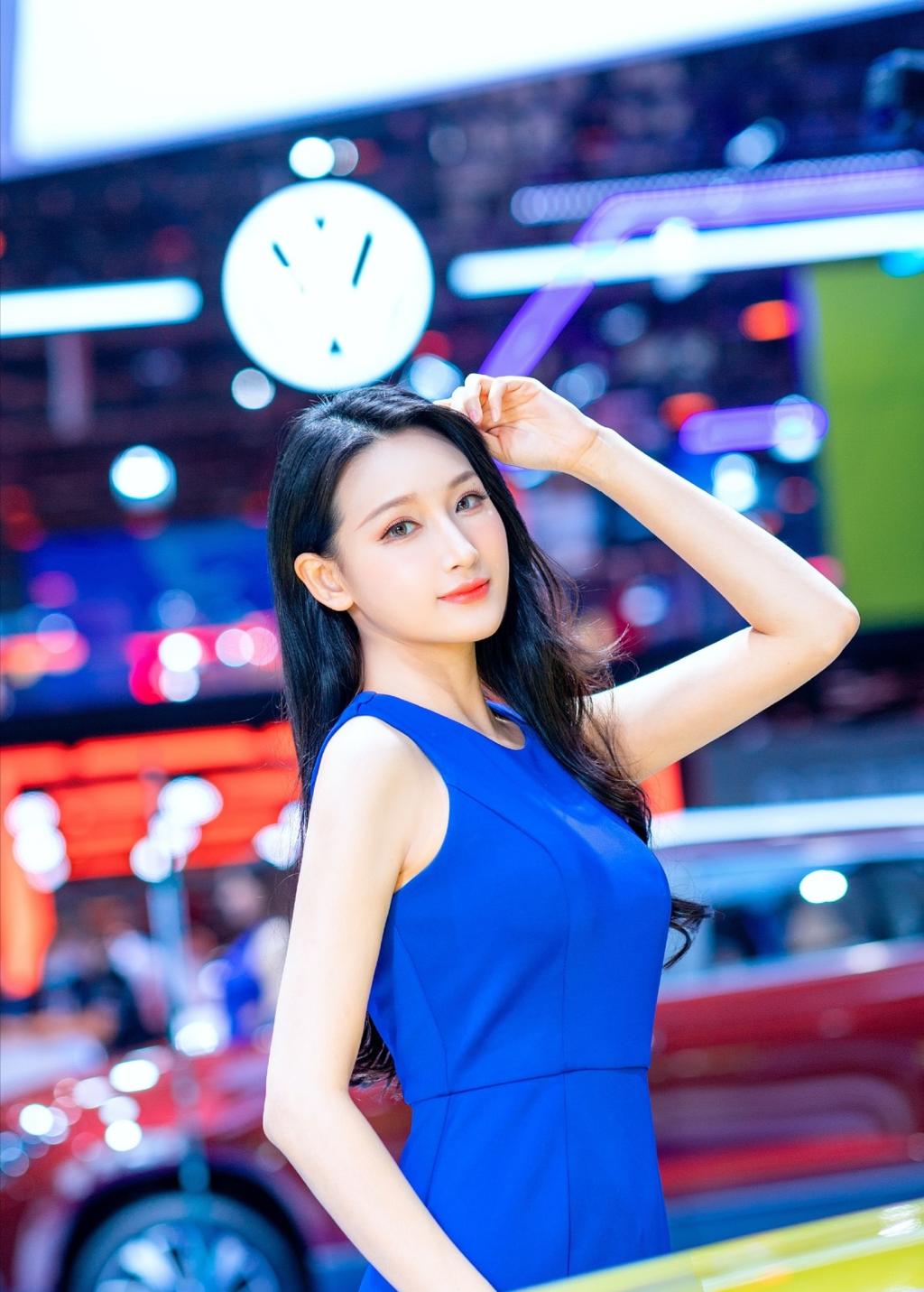 细腰美女车模高跟美腿私人照片