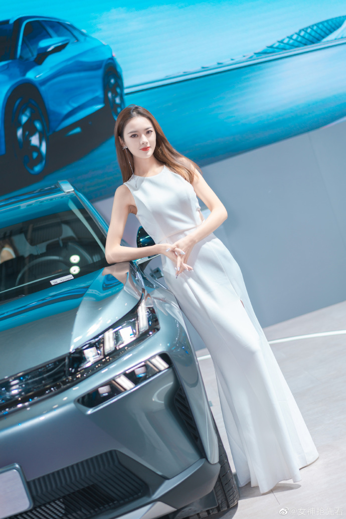 绝色美女车模小蛮腰大长腿写真