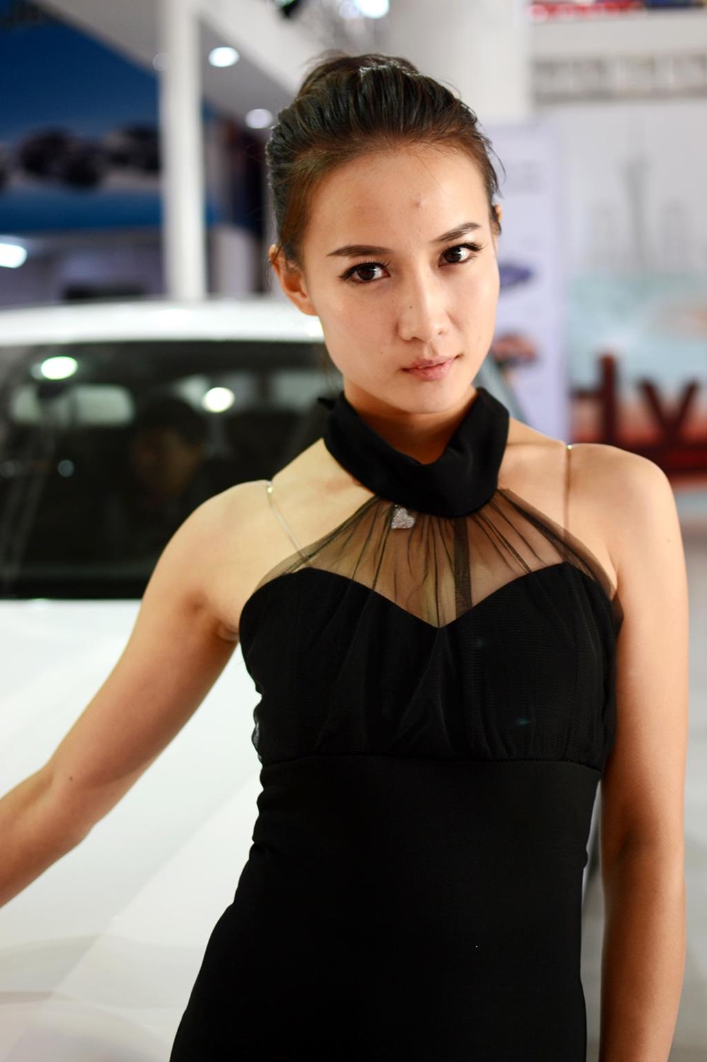 黑丝美女车模高跟美腿诱惑写真