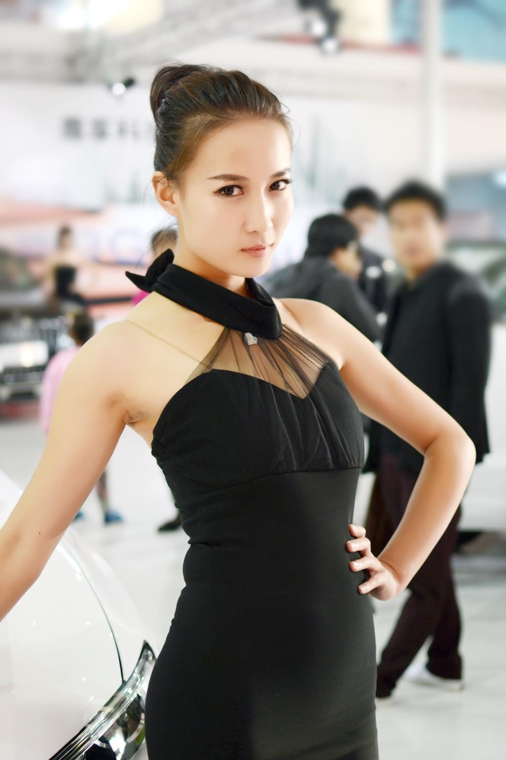 黑丝美女车模高跟美腿诱惑写真