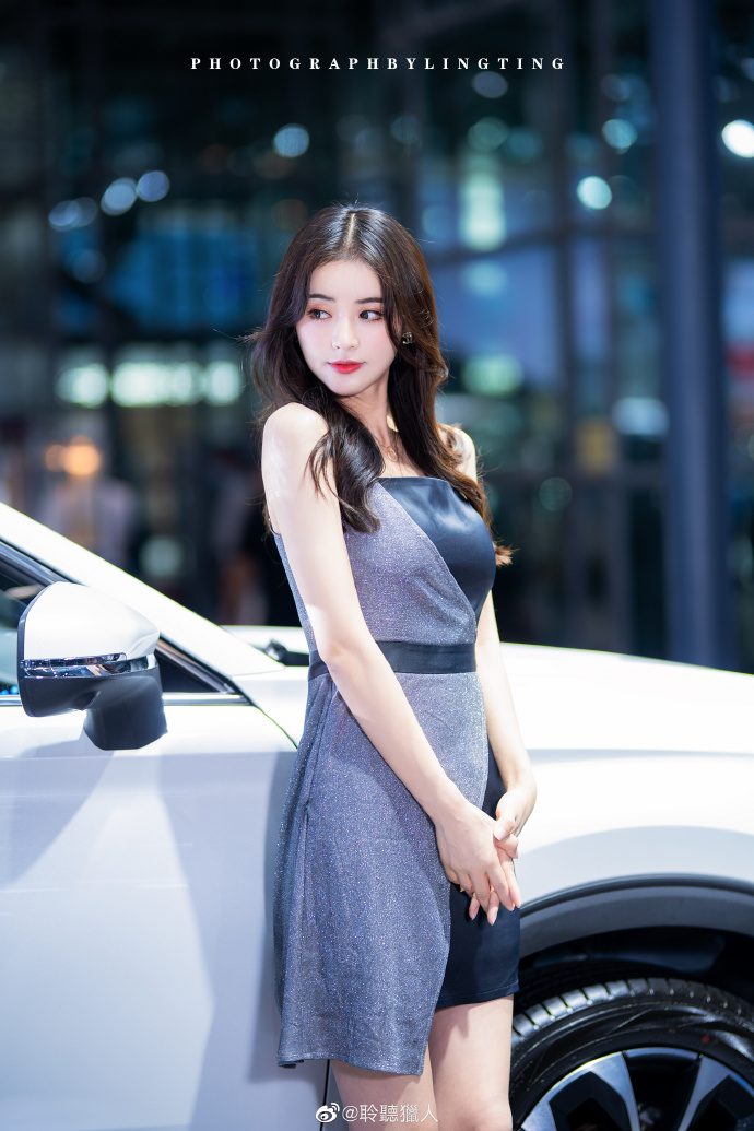 性感短裙美女车模高跟美腿写真