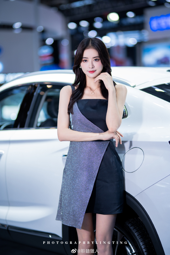 性感短裙美女车模高跟美腿写真