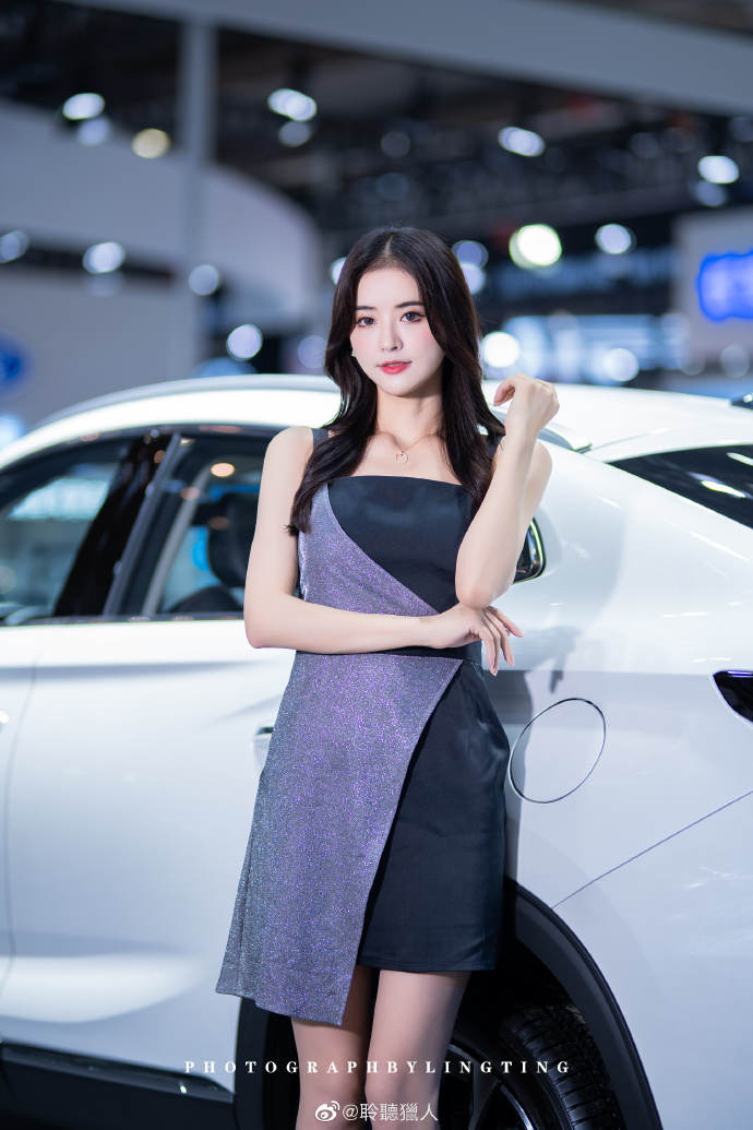 性感短裙美女车模高跟美腿写真