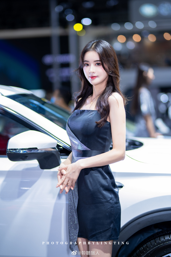 性感短裙美女车模高跟美腿写真