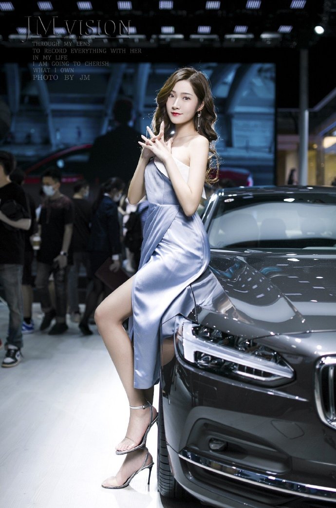 美女车模高跟美腿香肩诱惑写真