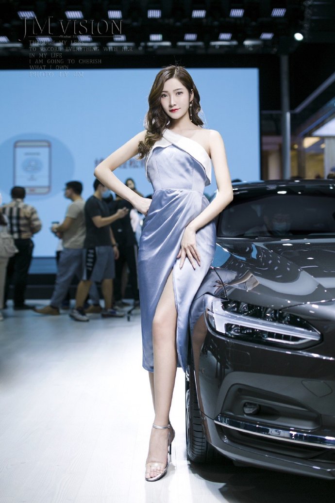 美女车模高跟美腿香肩诱惑写真