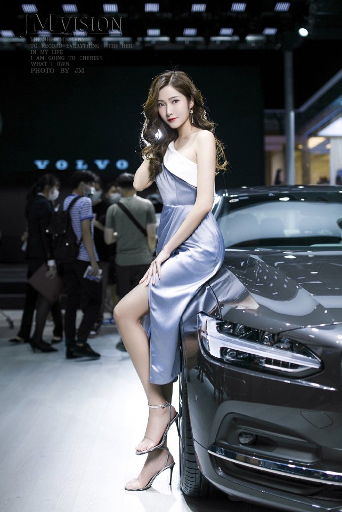 美女车模高跟美腿香肩诱惑写真