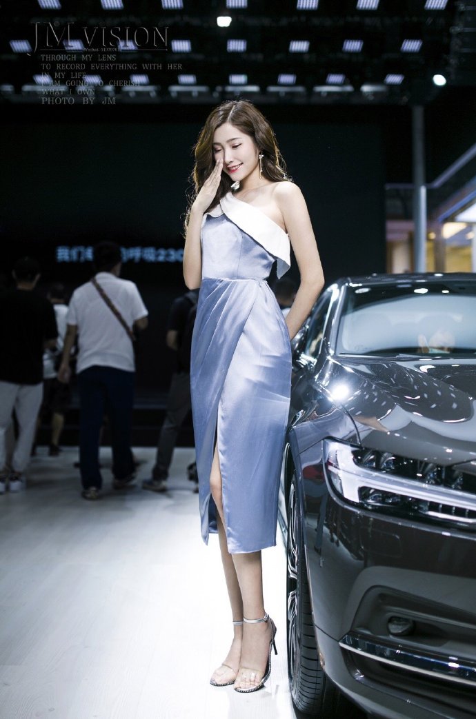 美女车模高跟美腿香肩诱惑写真