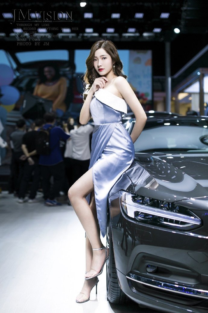 美女车模高跟美腿香肩诱惑写真