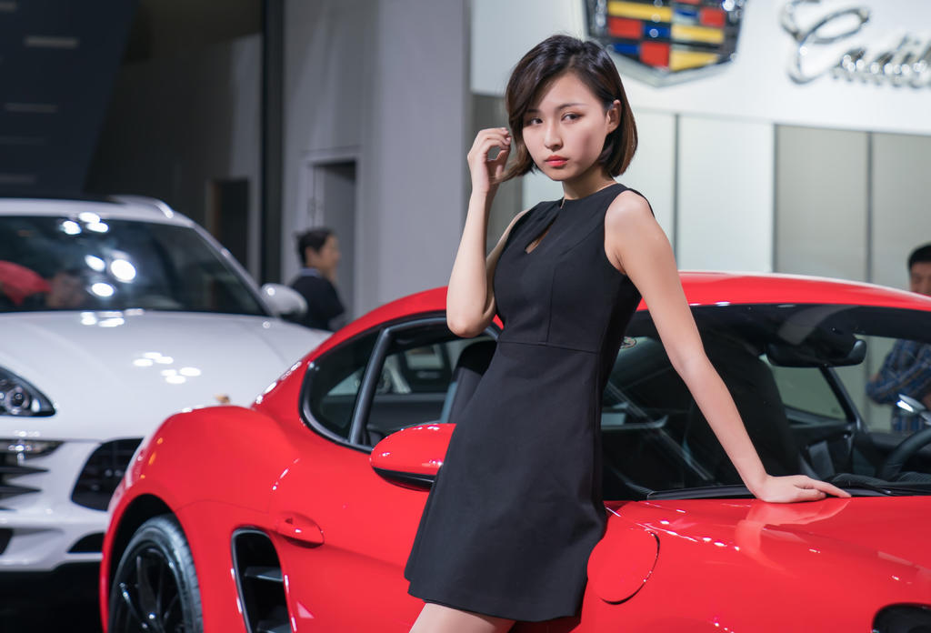 短发美女车模丝袜美腿诱惑写真