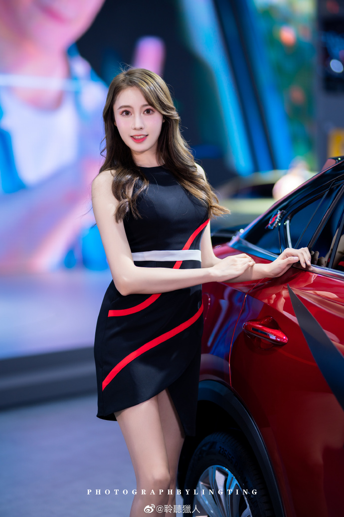 性感火辣美女车模高跟美腿套图