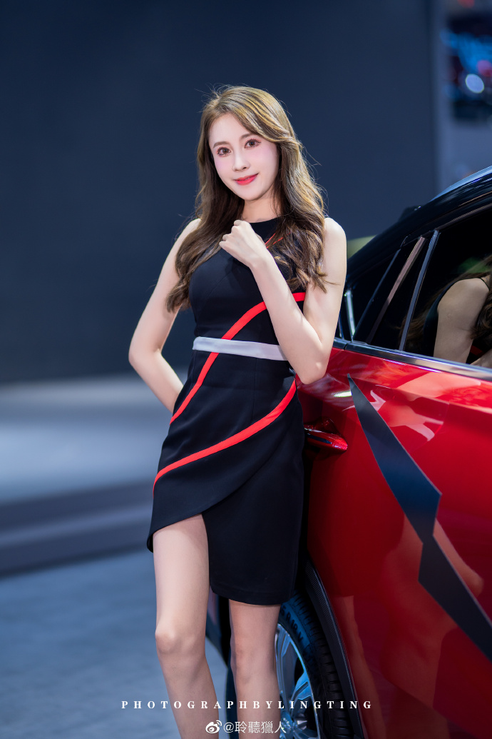 性感火辣美女车模高跟美腿套图