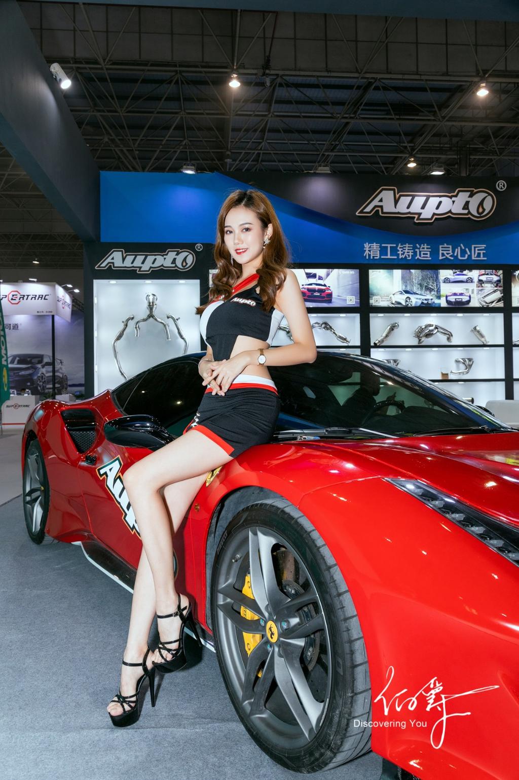 紧身包臀裙车模火辣好身材图片