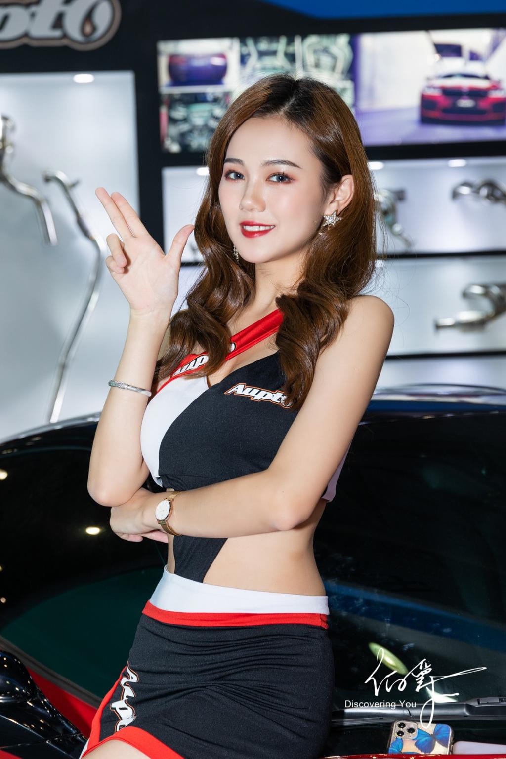 紧身包臀裙车模火辣好身材图片