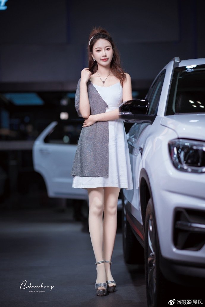 高跟美女车模丝袜美腿诱惑写真