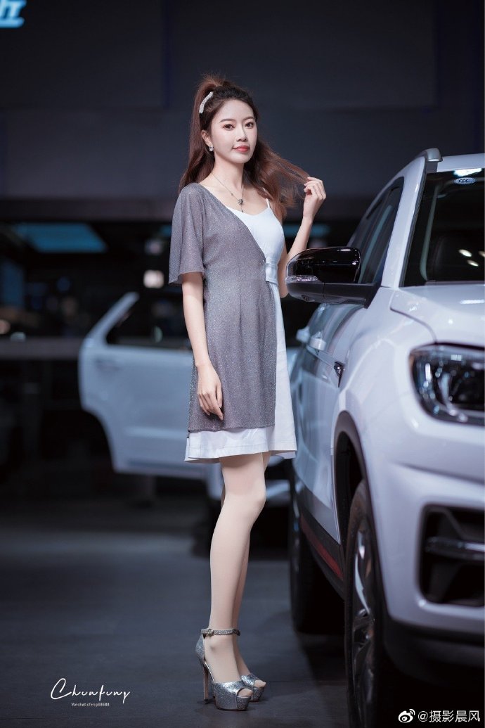 高跟美女车模丝袜美腿诱惑写真