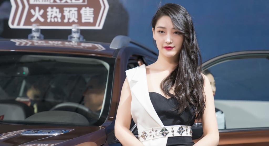 美女车模包臀短裙高跟美腿私拍