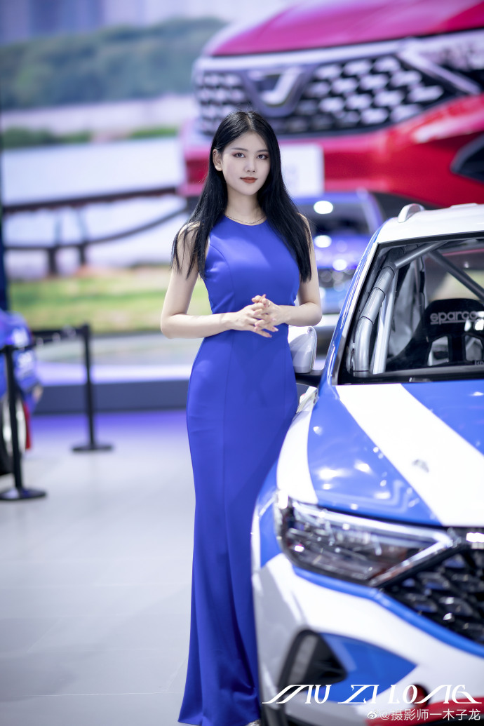 美女车模漂亮脸蛋性感身材私拍