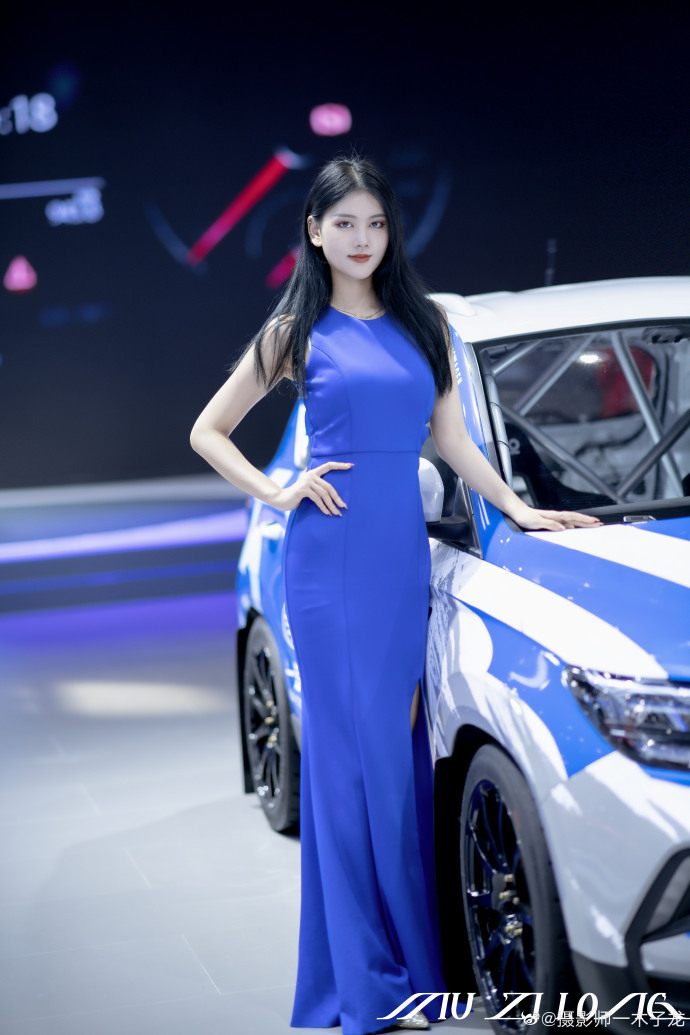 美女车模漂亮脸蛋性感身材私拍